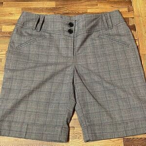 Star city woman/juniors Bermuda shorts. Size 9.